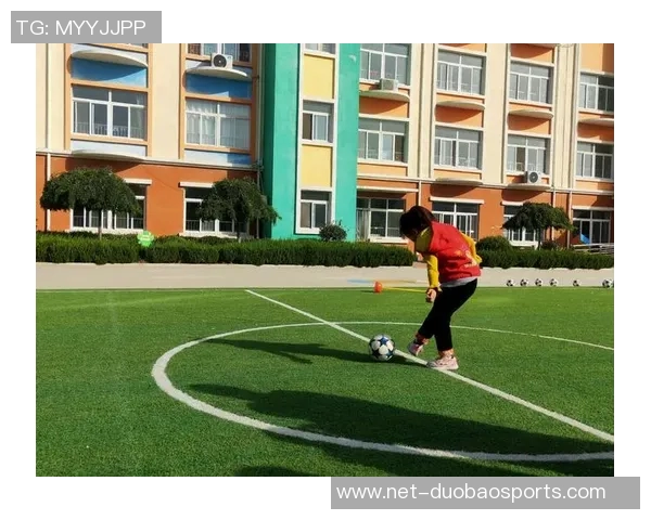 足球内裤的魅力与实用性探讨让你在球场上尽显风采 足球内裤的魅力与实用性探讨让你在球场上尽显风采